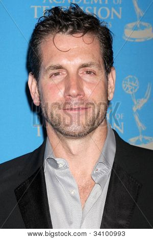 LOS ANGELES - JUN 17: Frank Valentini přijíždí na 2012 denní kreativní Emmy Awards v Westin Bo