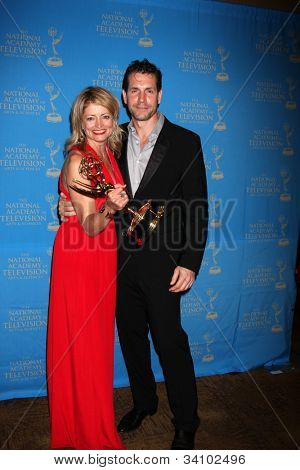 LOS ANGELES - JUN 17: Mary Iannelli, Frank Valentini dorazí na 2012 denní kreativní Emmy dalš