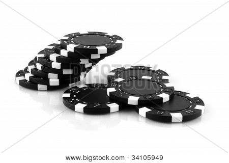 fichas de poker preto sobre fundo branco