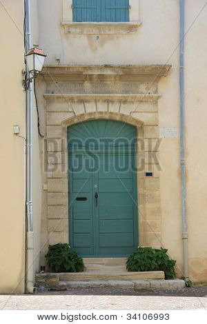 Входная дверь во Франции