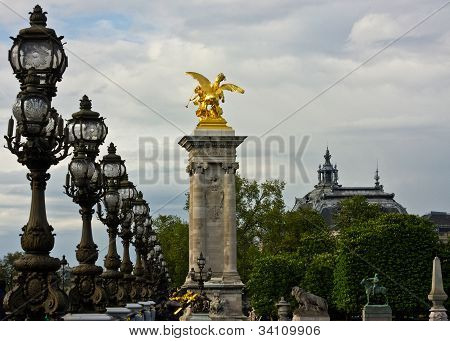 Pariisin Pont Alexandre III ja Petit Palais