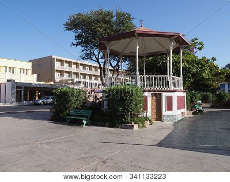 Mindelo, Cape Verde On April 2019: Colonial Kiosk In Amilcar Cabral Square Known As Praca Nova In Af