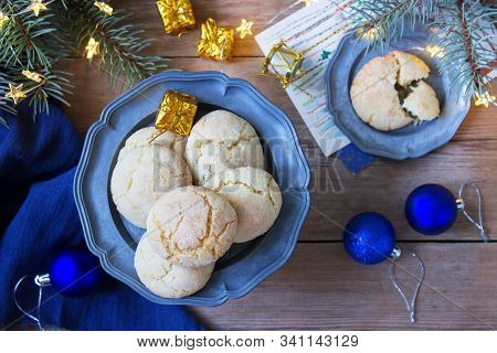 Cookies Lemon Crack In Christmas Or New Year Decoration.