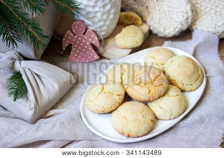 Cookies Lemon Crack In Christmas Or New Year Decoration.