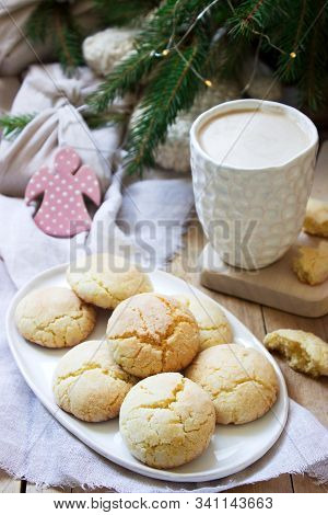 Cookies Lemon Crack In Christmas Or New Year Decoration.