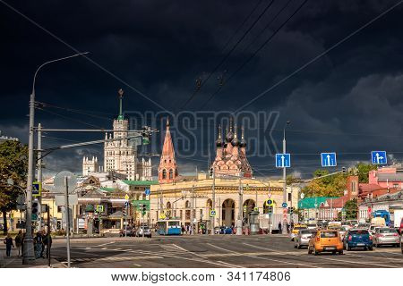 Moscow, Russia - September, 12, 2019, Gloomy Cloud Over Taganskaya Square In Moscow