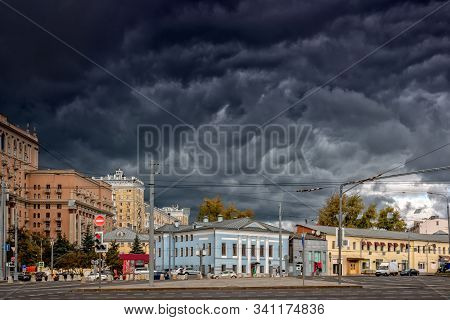 Moscow, Russia - September, 12, 2019, Gloomy Cloud Over Taganskaya Square In Moscow