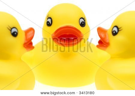 Patos plástico amarillo pequeño