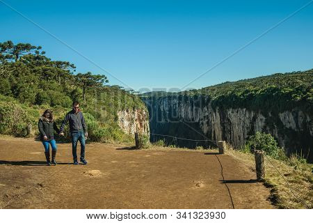 Cambara Do Sul, Brazil - July 16, 2019. Dirt Pathway And People At The Itaimbezinho Canyon With Rock
