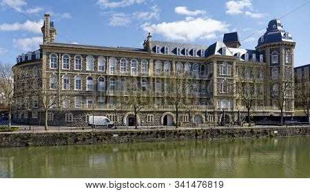 Bristol General Hospital, Guinea Street, Harbourside, Bristol 
Opened In 1858, Closed As A Hospital 