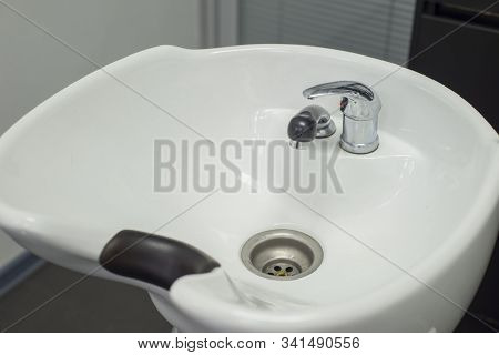 Large Chair For Hairdressers, After Cutting, Washing Hair In The Sink