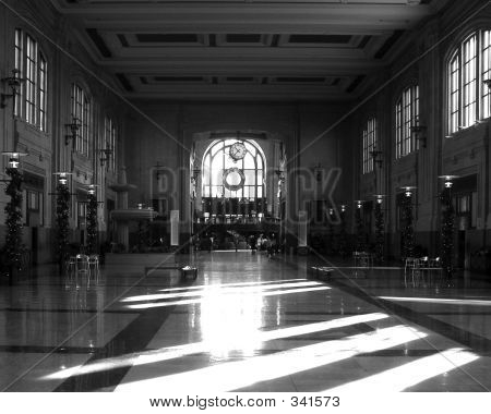 Black & White Mall