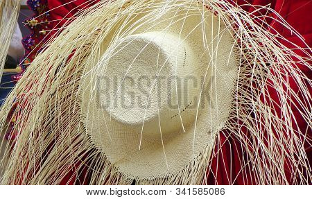 Traditional Handmade Ecuadorian Paja Toquilla Straw Hats Or Sombrero - Unesco Intangible Cultural He