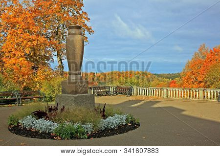 Sigulda, Latvia - 6 Oktober 2019: Vase, Which Is Located Near The Sigulda Castle. Sigulda Is A Town 