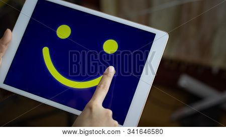 Conceptual The Customer Responded To The Survey. The Client Using Hand Drawing  Smile Face On Screen