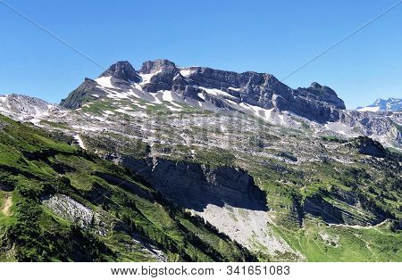 View Of The Mountain Peaks Mutteristock And Ochsenchopf Above The Alpine Lake Wagitalersee (waegital