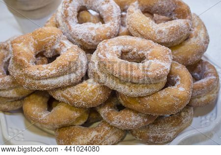 Spanish Fritter Donuts Or Roscas Fritas. Dusted With Sugar And Plated In Porcelain Dish