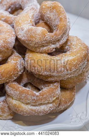 Spanish Fritter Donuts Or Roscas Fritas. Dusted With Sugar And Plated In Porcelain Dish
