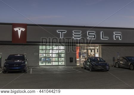 Indianapolis - Circa November 2021: Tesla Ev Electric Vehicles On Display. Tesla Products Include El