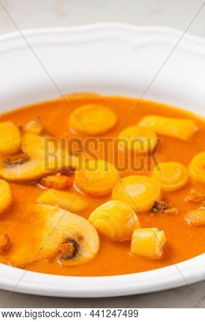 pork soup with mushroom and baco