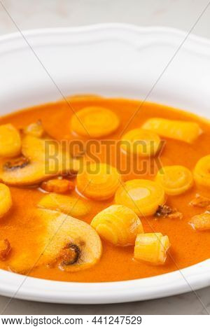 pork soup with mushroom and baco
