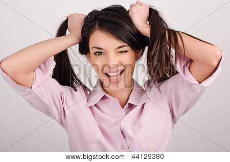 Meisje houden haar lachen.
