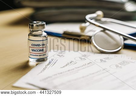 New York, Usa - November 25 2021. Vaccination Record Card. Vaccination Form During The Coronavirus E