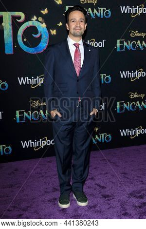 LOS ANGELES - NOV 3:  Lin-Manuel Miranda at Encanto World Premiere at El Capitan Theater on November 3, 2021 in Los Angeles, CA
