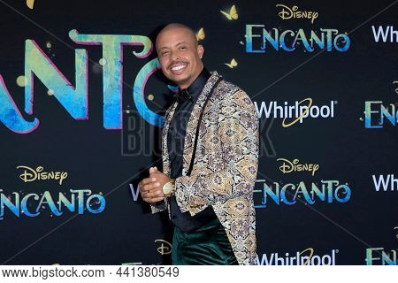 LOS ANGELES - NOV 3:  Jamal SIms at Encanto World Premiere at El Capitan Theater on November 3, 2021 in Los Angeles, CA