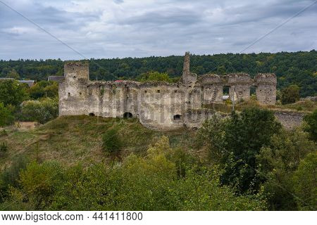 Autumn Landscape With A View Of The Sydoriv Castle, Ukraine. Leaf Fall Day. An Ancient Fortification