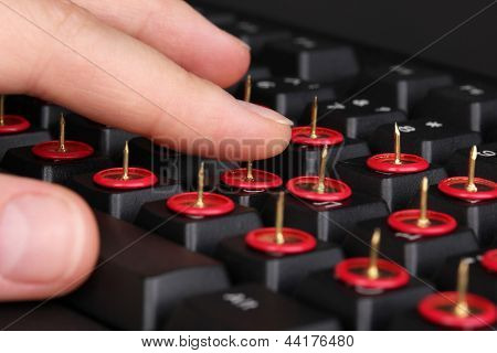 고통 스러운 키보드 클로즈업에 입력