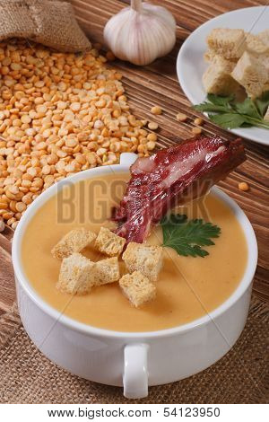 pea soup with croutons and smoked ribs