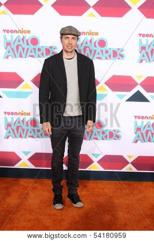 LOS ANGELES - NOV 17:  Dax Shepard at the TeenNick Halo Awards at Hollywood Palladium on November 17, 2013 in Los Angeles, CA