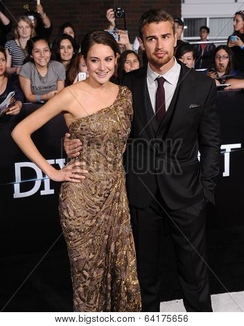 LOS ANGELES - MAR 18:  Shailene Woodley & Theo James arrives to the 'Divergent' Los Angeles Premiere  on March 18, 2014 in Westwood, CA                