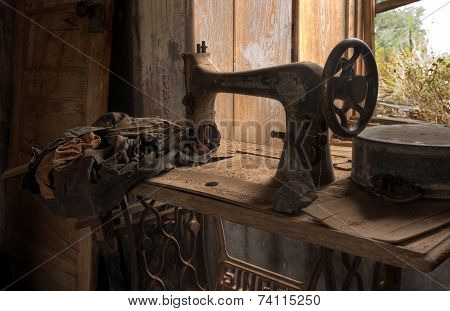 Vintage Singer Sewing Machine