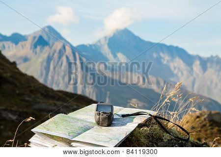 Navigate with GPS in the mountain