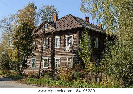 Old Two-storey Log House