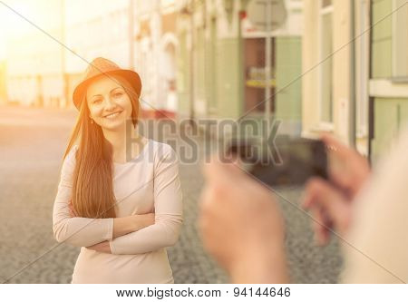 Touristic couple shooting on the modile phone at the city streets under sunlight.