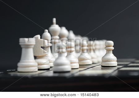weiße Holz-Schach
