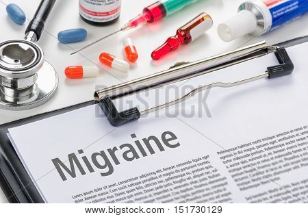 The diagnosis Migraine written on a clipboard