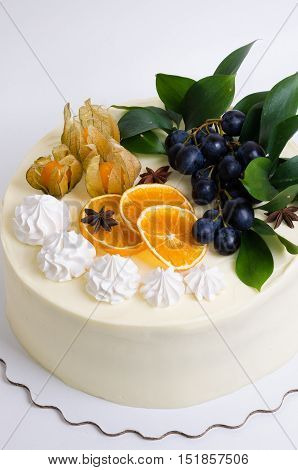 Vanilla Cream Cheese Cake With Grapes And Oranges