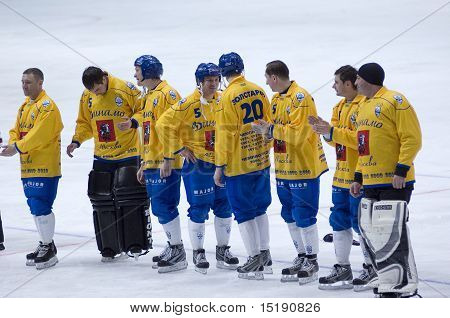 Kop bundy. Hockey taem
