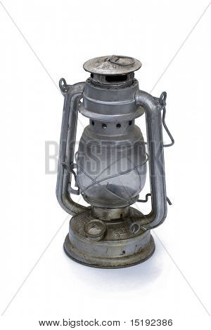stará olejová lampa izolované na bílém
