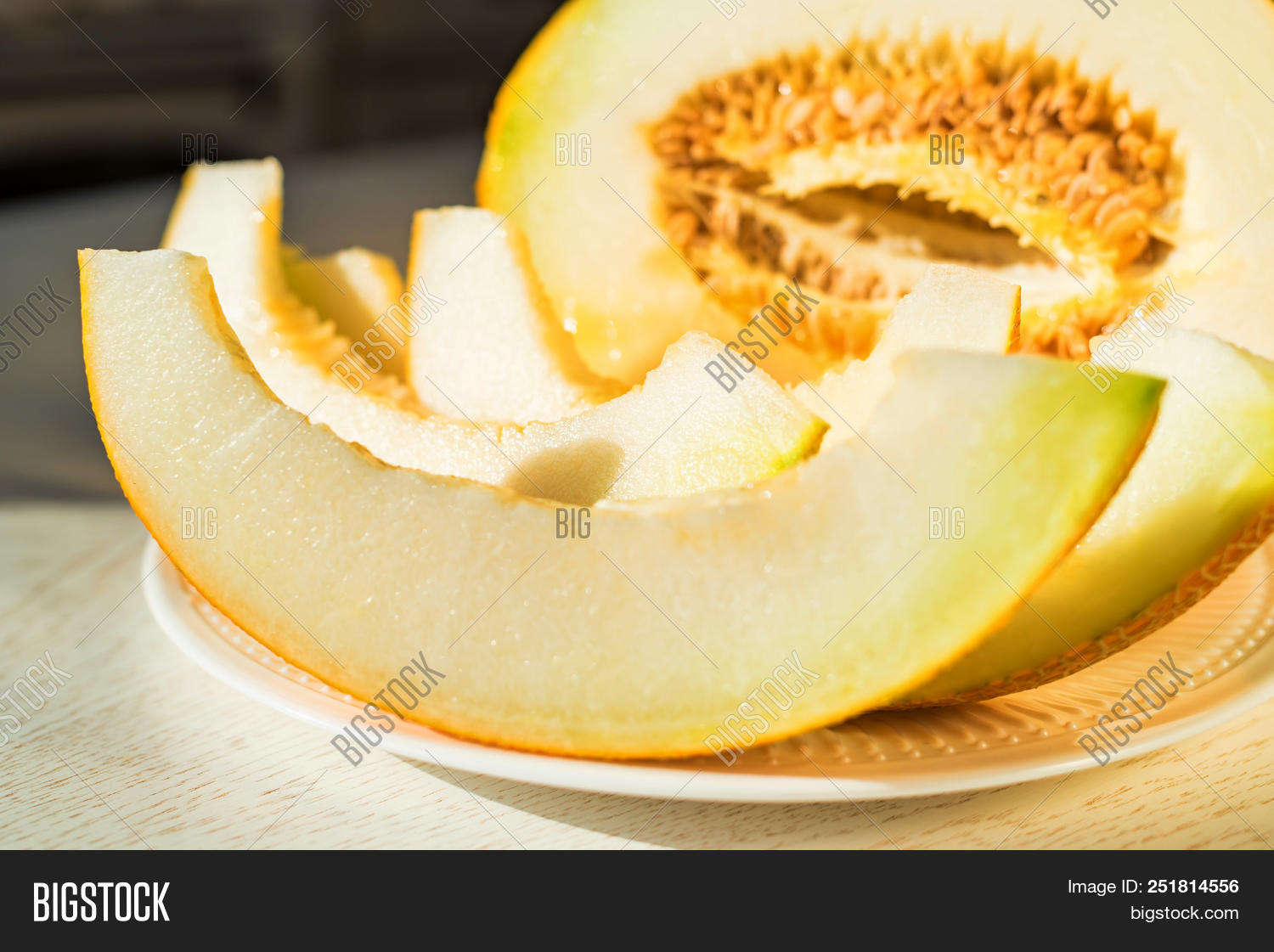 Гавриш дыня медок. Дыня боло. Солнце дыня. Дыня соккар f1. Солнце дыня.