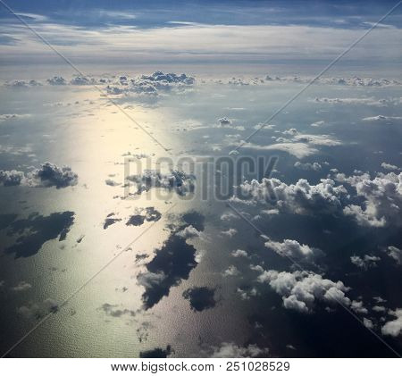 Above The Clouds, Por Encima De Las Nuves