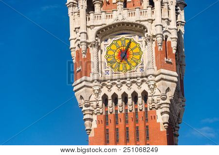 Calais, France - 16 June 2018: Detail Of The Belfry Of The Flemish And Neo-renaissance City Hall.