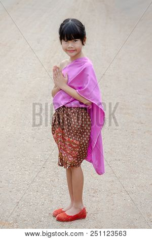 Thai Girl Pose Welcome Sawasdee (wai),thai Dress Retro.