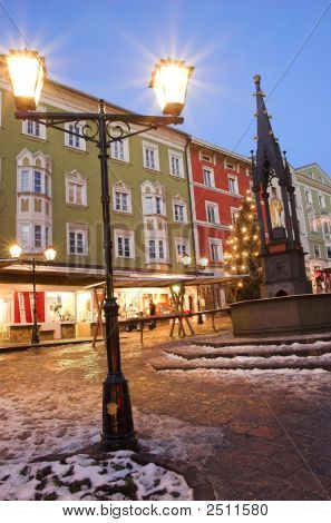Kufstein città di notte