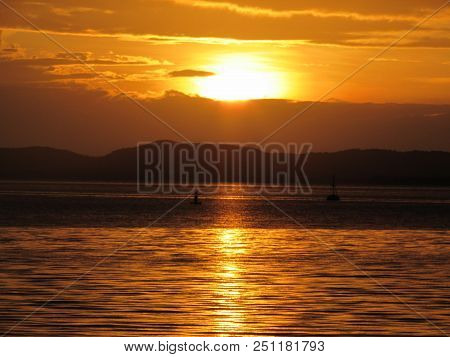 Por Do Sol Mais Visível Na Ilha.