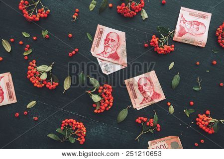 Flat Lay Serbian Currency Thousand Dinars Banknote, Top View Of Decorative Arrangement With Wild Ber